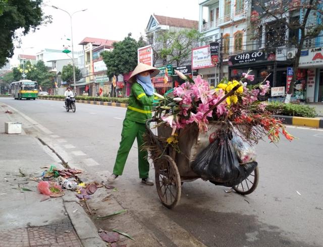 Tết của người công nhân vệ sinh: Đón giao thừa cùng rác