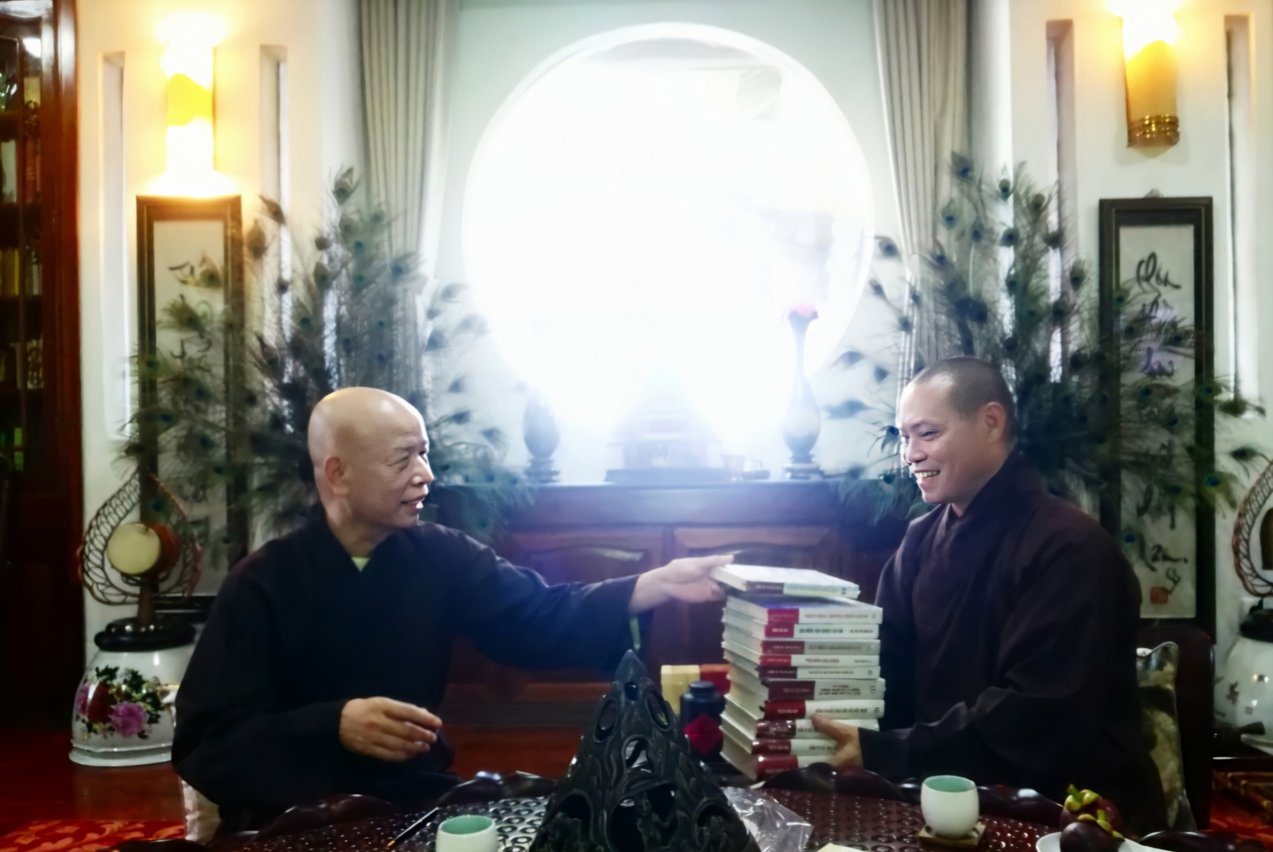 Các bậc tôn đức xứ Huế thăm Tu viện Khánh An