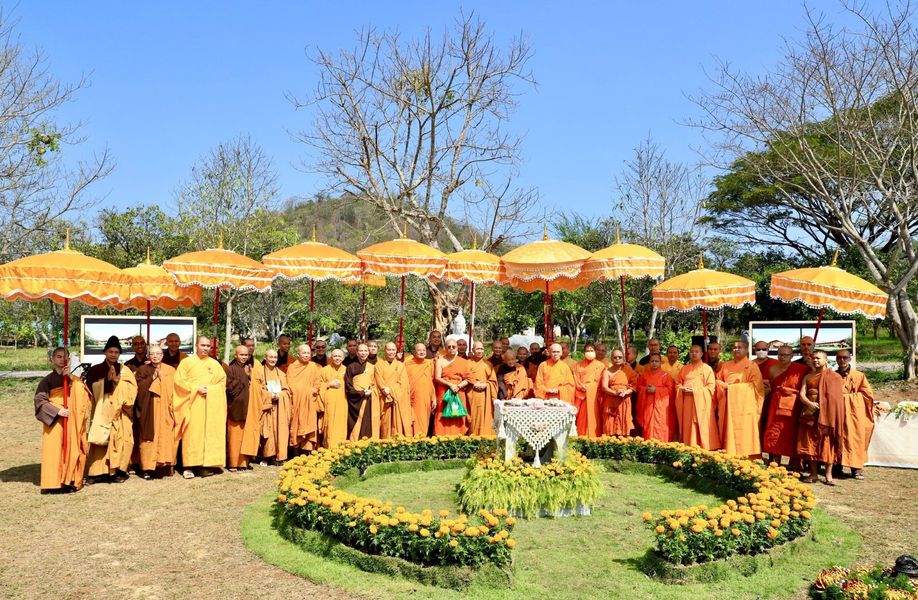 Lễ đặt đá xây dựng thiền đường Trời Phương Ngoại và kỷ niệm 10 năm Làng Mai Thái Lan.