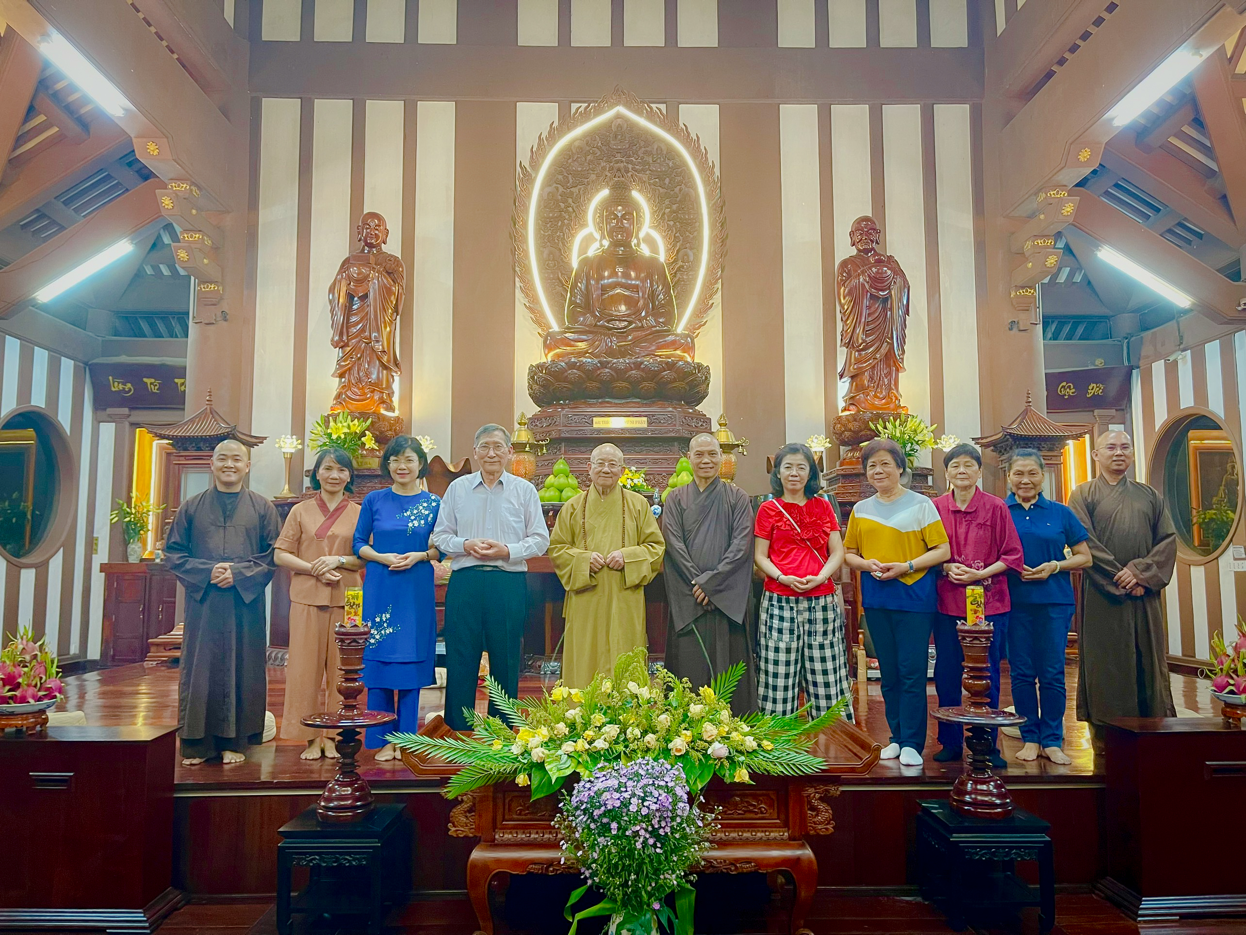 Hoà thượng Ngộ Kiết và Hội từ thiện Phật giáo Đại Phương Quảng - Đài Loan thăm tu viện Khánh An.