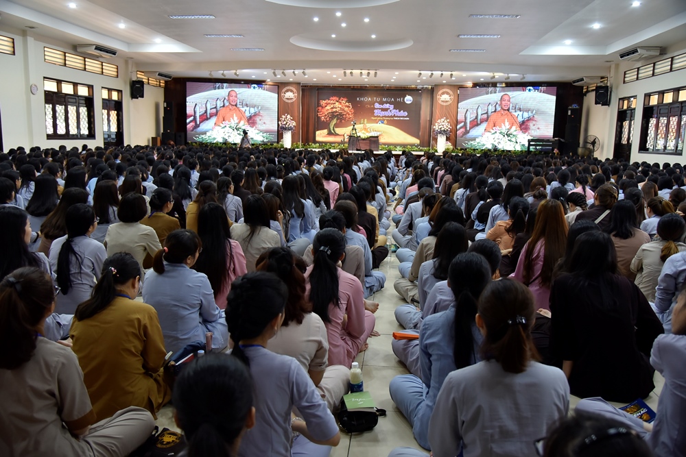 Pháp Thoại “Con Đường Hạnh Phúc” Trong Khoá Tu Mùa Hè Tại Chùa Hoằng Pháp 
