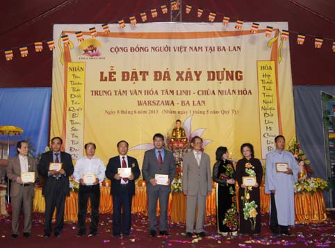 Lễ Đặt đá xây dựng Trung tâm văn hóa tâm linh Cộng đồng Việt Nam tại Ba Lan- Ngày hội của Cộng đồng đã thành công rực rỡ.