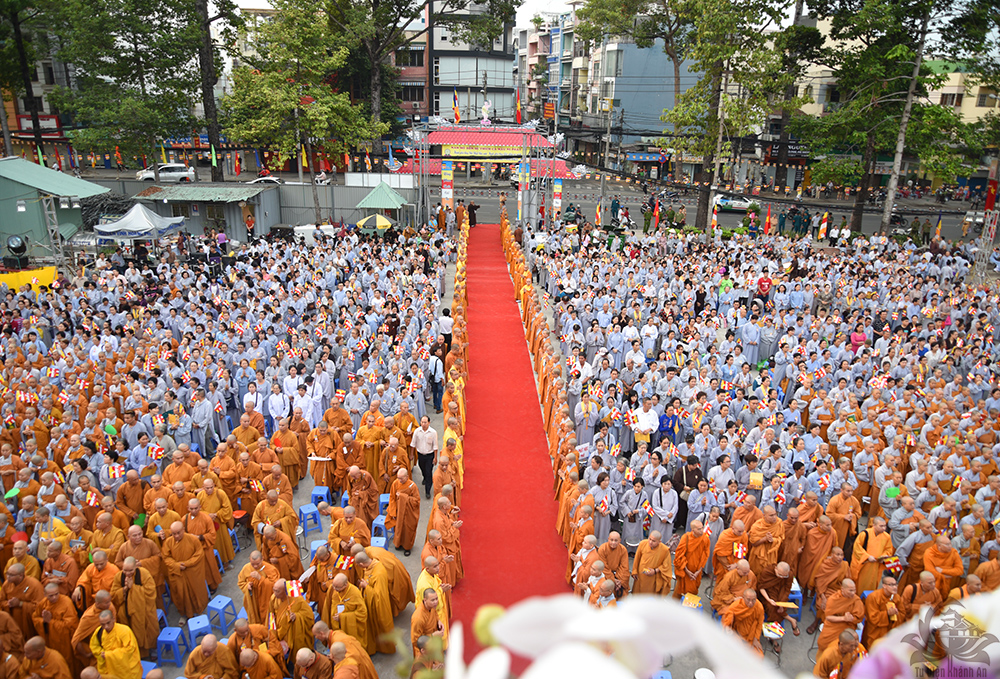 Phật giáo TP.HCM long trọng tổ chức Đại lễ Phật đản PL.2560 tại Việt Nam Quốc Tự